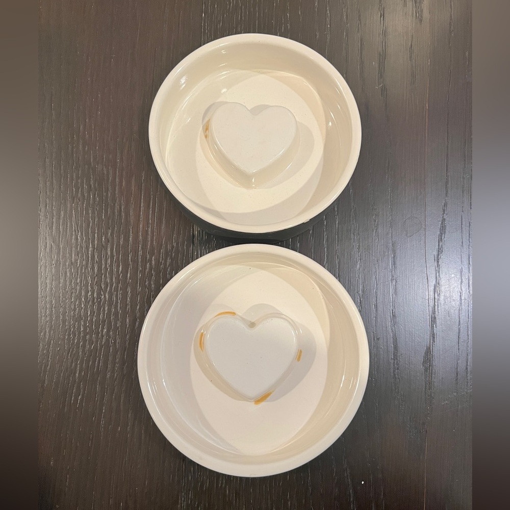Two Magisso Slow Eating Black and Cream Heart Ceramic Cat Bowls MSRP: $60+tax